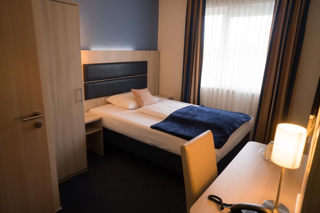 Hotel Roedelheimer Hof - Am Wasserturm Frankfurt am Main Bilik gambar